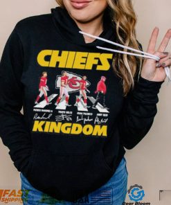 Chiefs kingdom Walking Abbey Road Patrick Mahomes Travis Kelce Isiah Pacheco Andy Reid signatures shirt