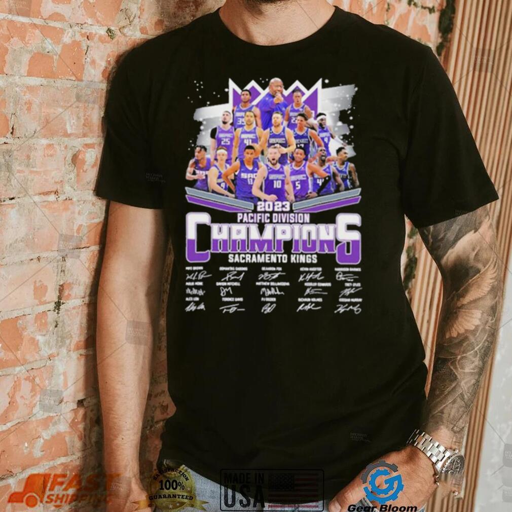 Official Sacramento Kings 2023 NBA Pacific Division Champions signatures Shirt.