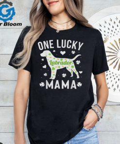 St Patricks Day Labrador Lucky Mom Mama Dog Shirt