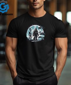 Bigfoot Sasquatch Alien Ufo Spacecraft Full Moon T Shirt