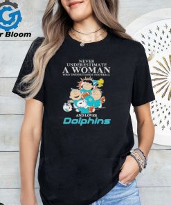 Miami Dolphins Snoopy Never Underestimate A Women Who Understands Football T Shirt