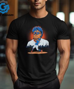 New York Mets Francisco Lindor pose city skyline neon shirt