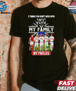 3 things you don’t mess with my faith my family my Philadelphia Phillies signatures shirt