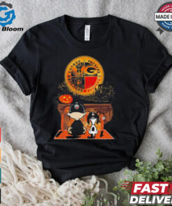 Charlie Brown And Snoopy Watching Wisconsin Sports Teams Halloween Shirt