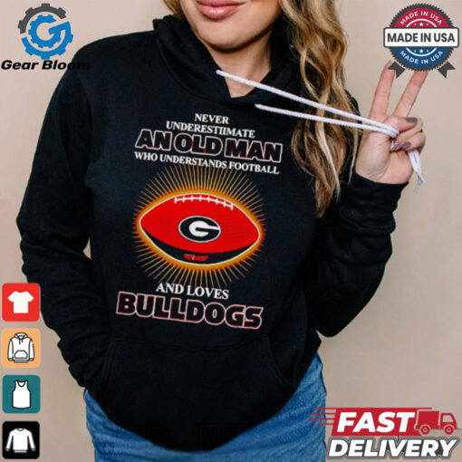 Never underestimate an old man who loves Bulldogs shirt