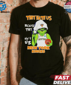 Grinch Santa hat middle finger they hate us because they ain’t us New York Knicks shirt