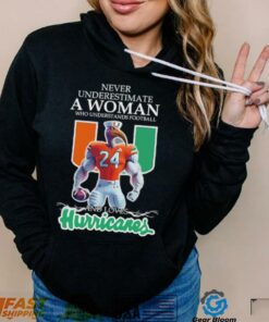 Love Miami Hurricanes Never underestimate a woman who understands football shirt