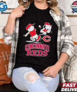 Cincinnati Reds Peanuts Charlie Brown and Snoopy playing baseball shirt