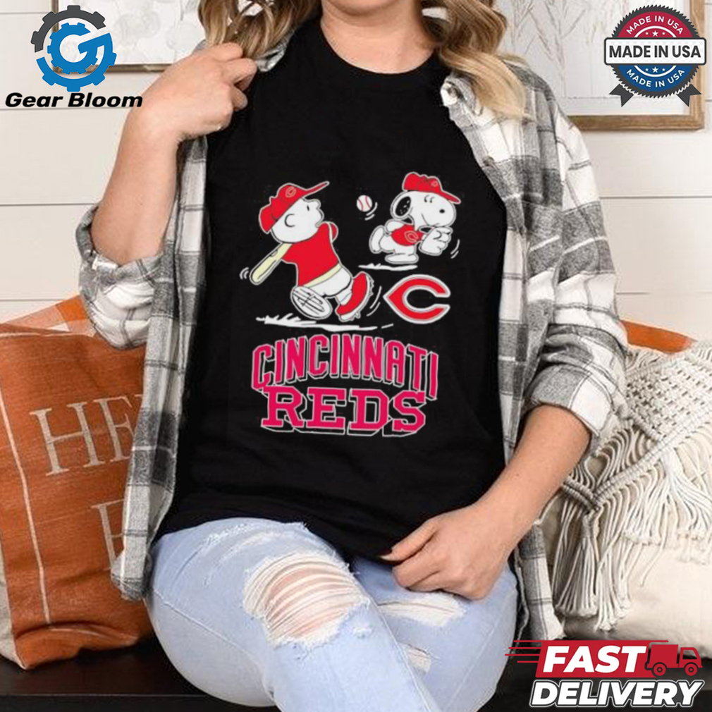Cincinnati Reds Peanuts Charlie Brown and Snoopy playing baseball shirt Cincinnati Reds Peanuts Charlie Brown and Snoopy playing baseball shirt