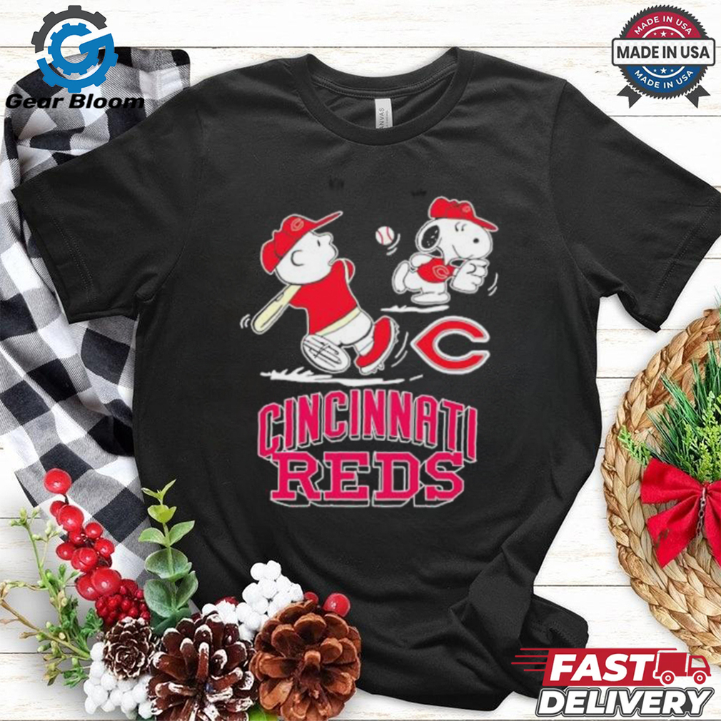 Cincinnati Reds Peanuts Charlie Brown and Snoopy playing baseball shirt Cincinnati Reds Peanuts Charlie Brown and Snoopy playing baseball shirt