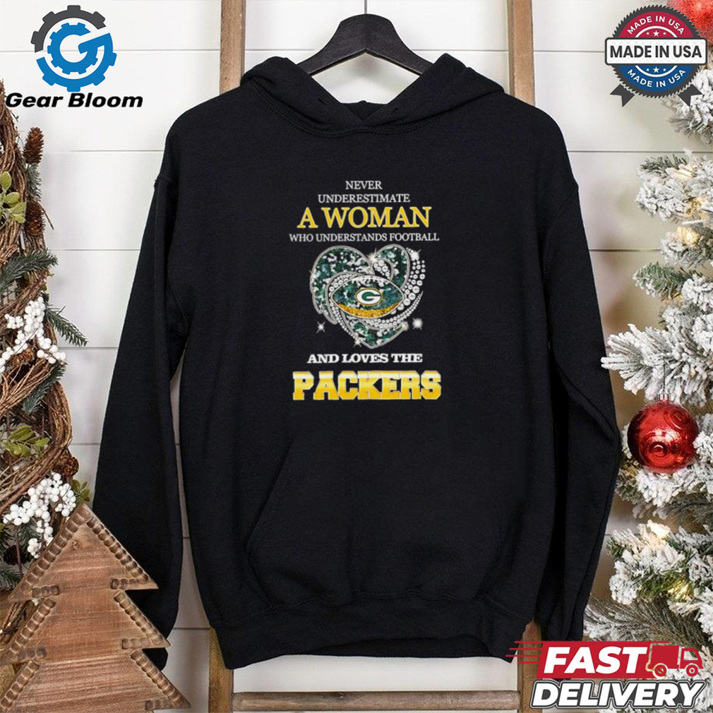 Never underestimate a woman who understands football and loves the Green Bay Packers rhinestone heart 2024 shirt Never underestimate a woman who understands football and loves the Green Bay Packers rhinestone heart 2024 shirt