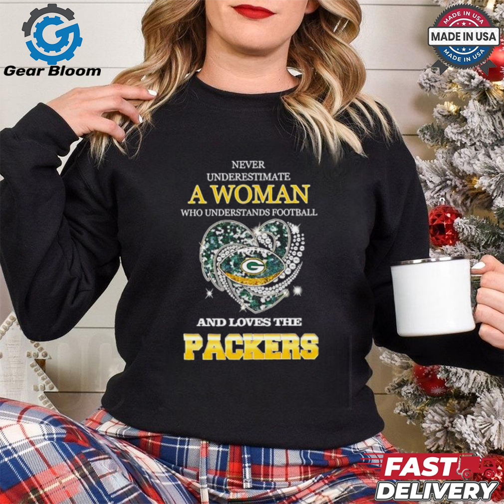 Never underestimate a woman who understands football and loves the Green Bay Packers rhinestone heart 2024 shirt Never underestimate a woman who understands football and loves the Green Bay Packers rhinestone heart 2024 shirt