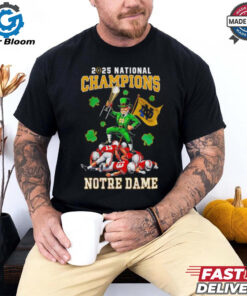 2025 National Champions Trophy Notre Dame Fighting Irish Mascot vs Ohio State Buckeyes Players Graphic shirt