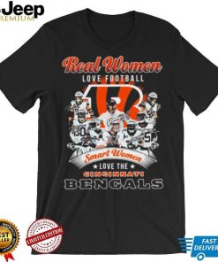 Real Women love football smart Women love the Cincinnati Bengals team 2022 signatures shirt