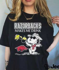 Snoopy And Woodstock Arkansas Razorbacks Makes Me Drinks Shirt