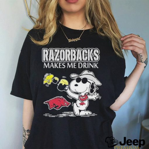 Snoopy And Woodstock Arkansas Razorbacks Makes Me Drinks Shirt