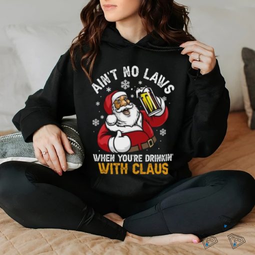 Aint no laws when you’re drinkin’ with Santa Claus Christmas shirt