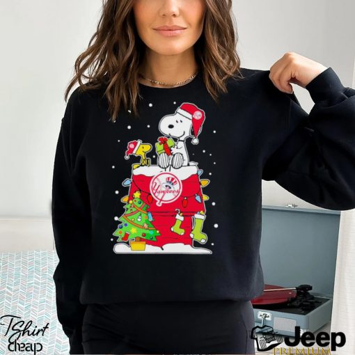 Awesome new York Yankees Christmas snoopy sweater