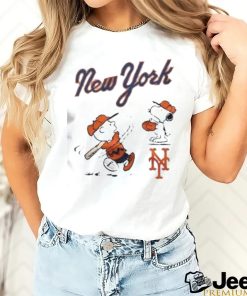 Charlie Brown And Snoopy Playing Baseball New York Mets Mlb 2023 Shirt