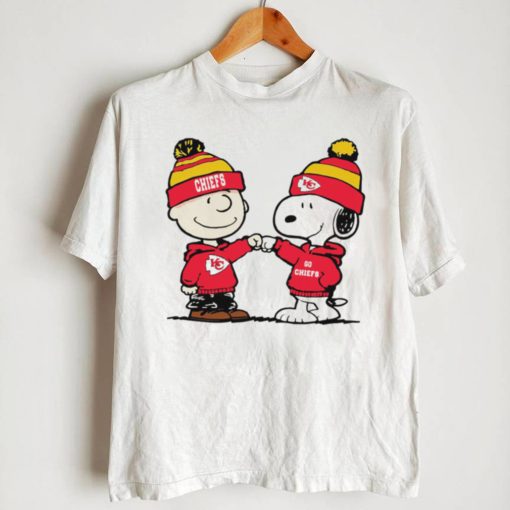 Charlie Brown and Snoopy NFL Kansas City Chiefs football go Chiefs cartoon shirt