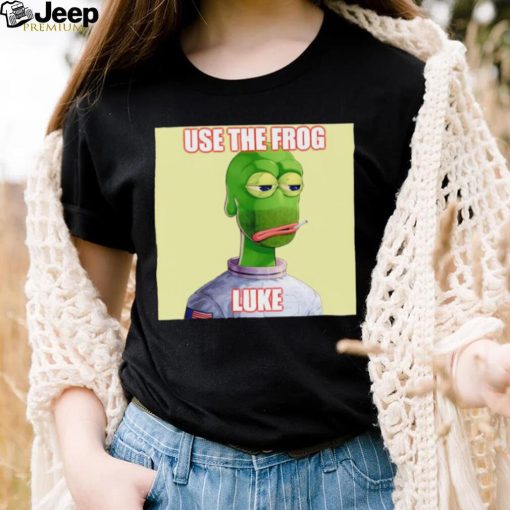 Frog smoking use the Frog Luke shirt