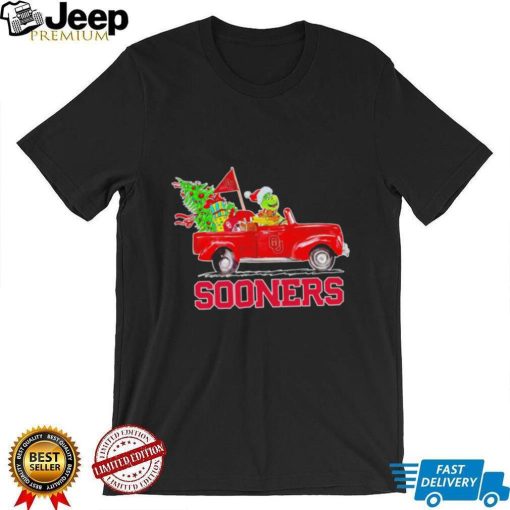 Happy Merry Christmas The Grinch drive a car Oklahoma Sooners football logo flag gift shirt