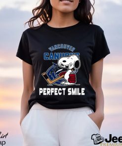 NHL Vancouver Canucks Snoopy Perfect Smile The Peanuts Movie Hockey T Shirt