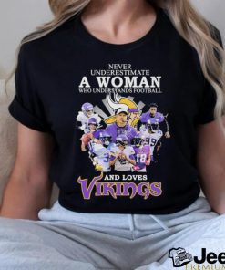 Never Underestimate A Woman Who Understand Football And Loves Vikings T Shirt