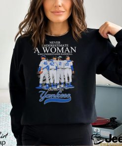 Never Underestimate A Woman Who Understands Baseball And Loves Yankees Signatures T shirt