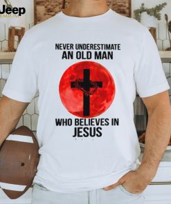 Never Underestimate An Old Man Who Believes In Jesus Classic T Shirt