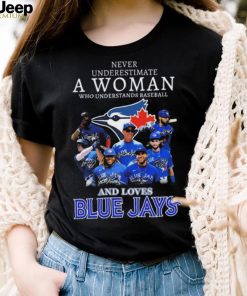 Never underestimate a woman who understands baseball and loves Toronto Blue Jays signatures 2023 shirt