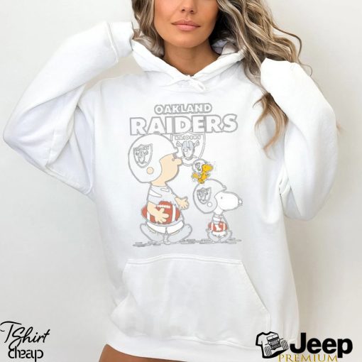 Oakland Raiders Snoopy Plays The Football Game shirt