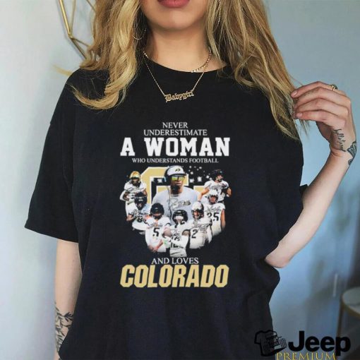 Official Never Underestimate a Woman who Understands Football and loves Colorado Buffaloes 2023 Signatures Shirt