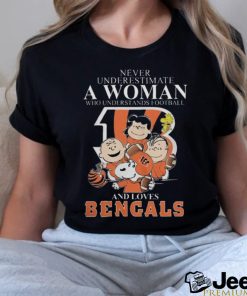 Official Never underestimate a woman who understands Football and loves bengals mix Snoopy Peanuts Shir