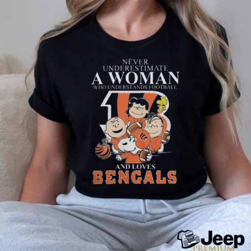 Official Never underestimate a woman who understands Football and loves bengals mix Snoopy Peanuts Shir