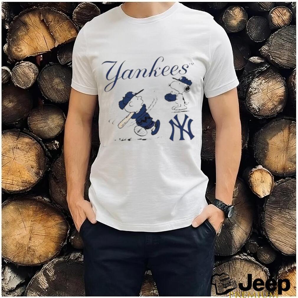 Official Peanuts Charlie Brown And Snoopy Playing Baseball New York Yankees  Shirt - teejeep
