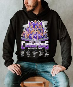 Official Sacramento Kings 2023 NBA Pacific Division Champions signatures Shirt.