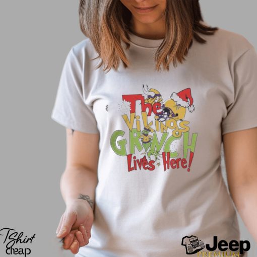 Official grinch Hat Santa The Minnesota Vikings Lives Here Christmas Shirt