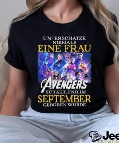 Official unterschatze niemals Eine Frau die Aavengers schaut und im September geboren wurde shirt