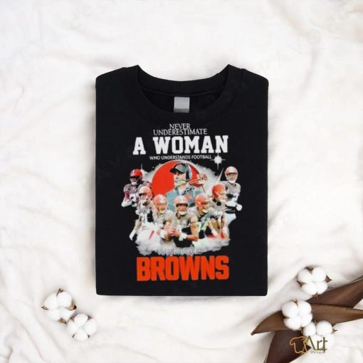 Original Never Underestimate A Woman Who Understands Football And Loves Cleveland Browns Signatures 2024 T Shirt