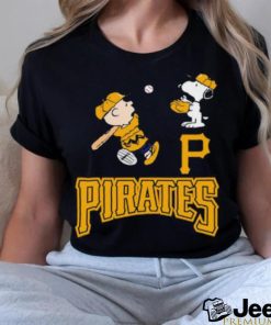 Peanuts Charlie Brown And Snoopy Playing Baseball Pittsburgh Pirates Shirt