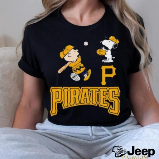 Peanuts Charlie Brown And Snoopy Playing Baseball Pittsburgh Pirates Shirt