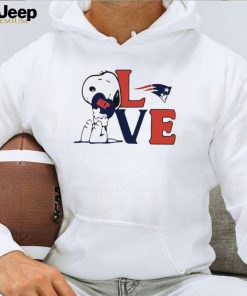 Peanuts Snoopy love New England Patriots shirt