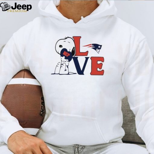 Peanuts Snoopy love New England Patriots shirt