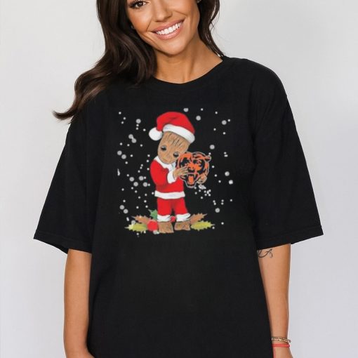 Santa Baby Groot Hug Chicago Bears Christmas Unisex Graphic T Shirt