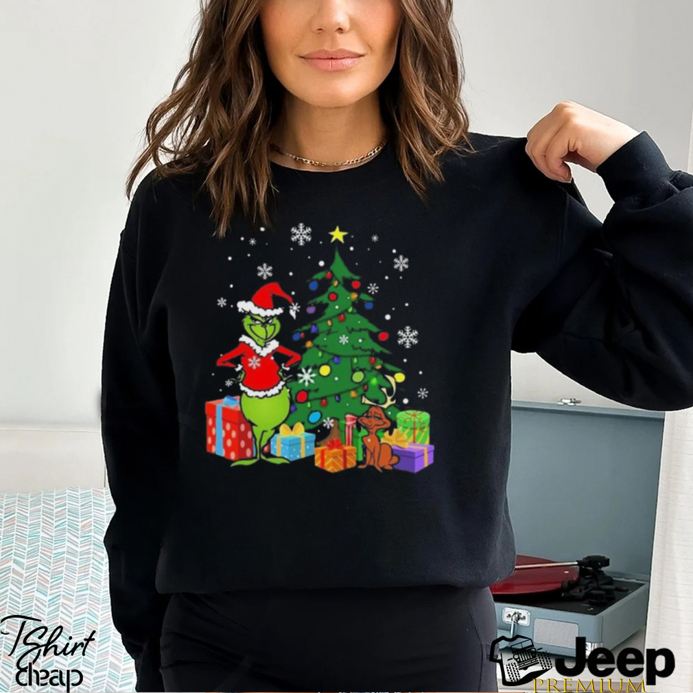 https://img.eyestees.com/teejeep/2023/Santa-Grinch-Merry-Christmas-Tree-2023-T-shirt0.jpg