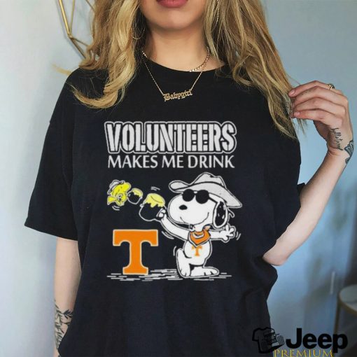 Snoopy And Woodstock Tennessee Volunteers Makes Me Drinks Shirt