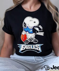 Snoopy a strong and proud Philadelphia Eagles T shirt