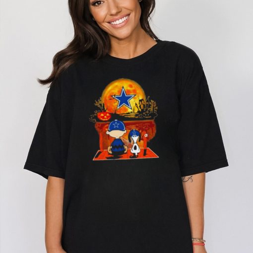 Snoopy and Charlie Brown Pumpkin Dallas Cowboys Halloween Moon Graphic T Shirt