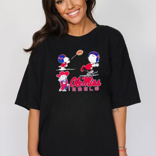 Snoopy and Charlie Brown playing football Ole Miss Rebels shirt